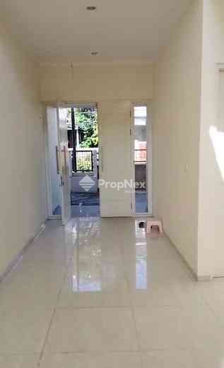 Rumah Minimalis Dharmahusada Indah Utara — foto 7